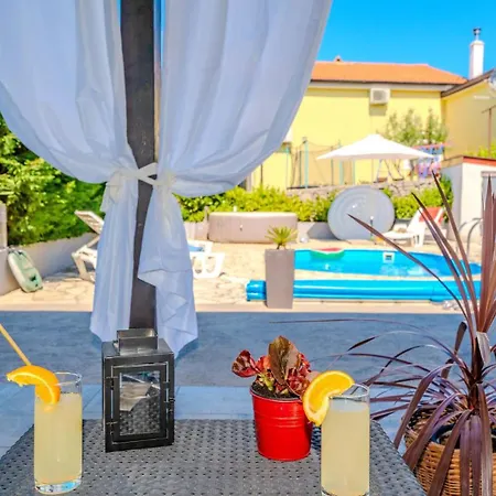 Cherry Pool Crikvenica By Guide Vila *